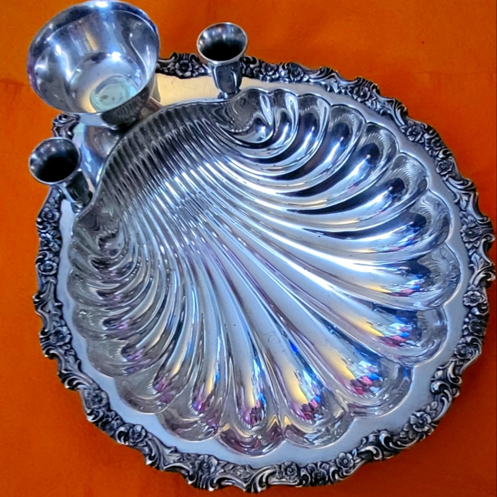 Silver decorations piece